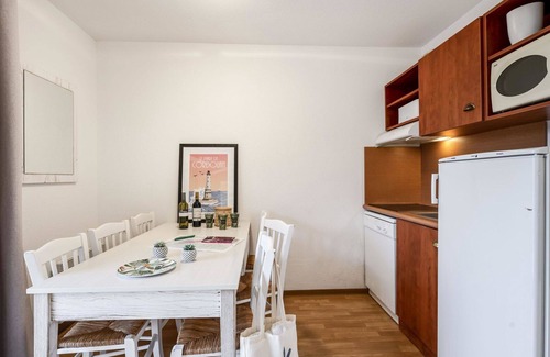 Le Verdon-sur-Mer Apartment | Beautiful apartment for 8 people with pool, WIFI, TV, terrace, pets allowed and parking