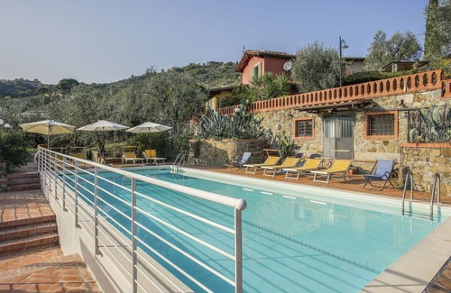 Pieve a Nievole Apartment | Beautiful apartment for 4 guests with hot tub, WIFI, pool, TV, patio, pets allowed and parking
