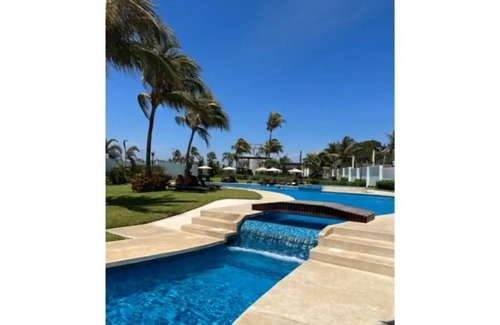 Granjas del Marques Condo | Beautiful apartment with beach club and private patio