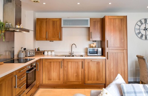 Castle Apartment | Beautiful Apartment, 5 minute walk to City or Beach, Private Underground Parking