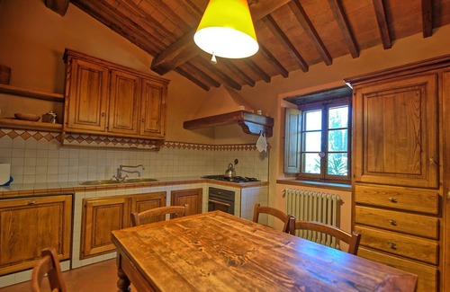 San Casciano in Val di Pesa Apartment | Beautiful apartment with WIFI, pool, TV, pets allowed and panoramic view, close to Greve In Chia.