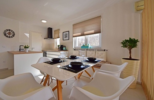 Klenovica Apartment | Beautiful apartment for 6 people with A/C, WIFI, TV and terrace