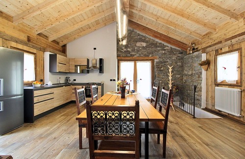 Lozzo di Cadore Apartment | Beautiful apartment for 5 people with WIFI, balcony, pets allowed, panoramic view and parking