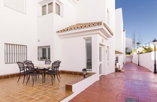 Alhaurin el Grande Apartment | Beautiful apartment in Alhaurin el Grande with 2 Bedrooms, WiFi and Outdoor swimming pool