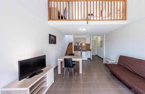 Saint-Christol House | Beautiful apartment in villa for 4 guests with pool, WIFI, TV, terrace, pets allowed and parking