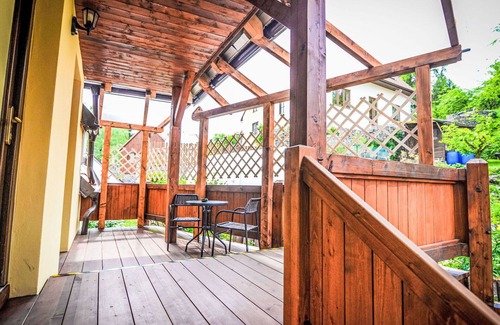 Cesky Krumlov Apartment | Beautiful apartment for 5 guests with WIFI, patio, pets allowed and parking
