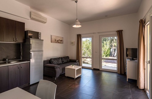 Favone Apartment | Beautiful apartment for 4 people with A/C, pool, WIFI, TV, terrace, pets allowed and parking
