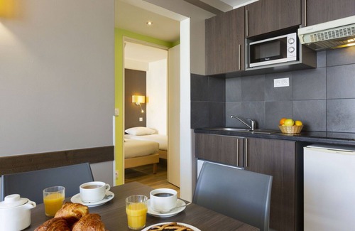 Les Menuires Apartment | Beautiful apartment for 4 guests with pool, WIFI, TV, balcony and pets allowed