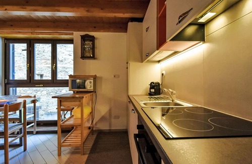 Campodolcino Apartment | Beautiful apartment for 5 people with WIFI, TV, pets allowed and parking