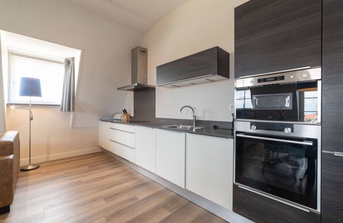 Colijnsplaat Apartment | Beautiful apartment for 4 guests with hot tub, WIFI, TV, balcony and parking