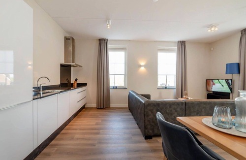 Colijnsplaat Apartment | Beautiful apartment for 4 guests with hot tub, WIFI, TV, balcony and parking