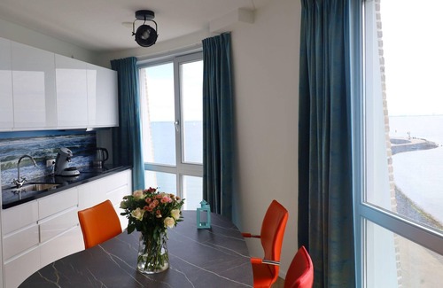 Scherpenisse Apartment | Beautiful apartment with sea view