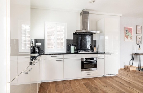 Vissershaven Apartment | Beautiful apartment, view on Scheveningen harbor.