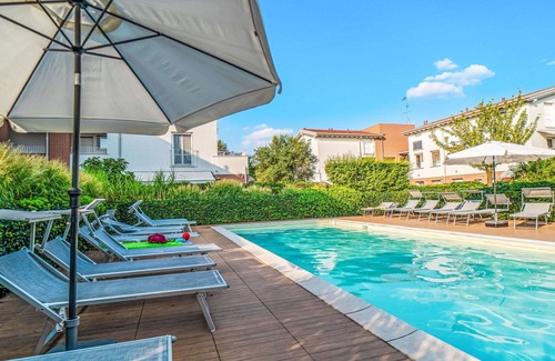 Bernareggio Apartment | Beautiful apartment for 6 people with A/C, pool, WIFI, TV, pets allowed and parking