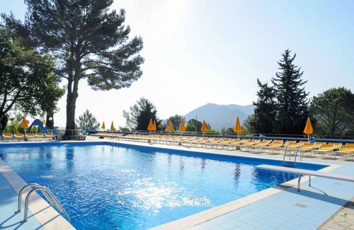Villanova d'Albenga House | Beautiful apartment in villa for 4 people with WIFI, pool, TV, patio, pets allowed and parking