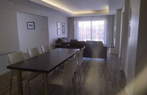 Greater Johannesburg Metropolitan Area Apartment | Beautiful apartment - shops, restaurants, beauty salon in centre.