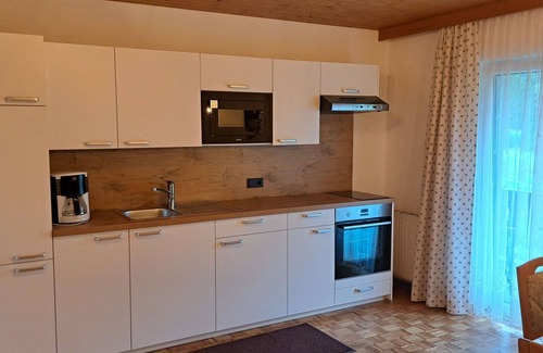 Oberwang Villa | Beautiful apartment in villa for 5 guests with WIFI, TV, balcony and parking