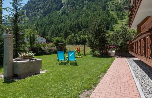 Saas Almagell Apartment | Beautiful apartment for 5 people with WIFI, TV and balcony