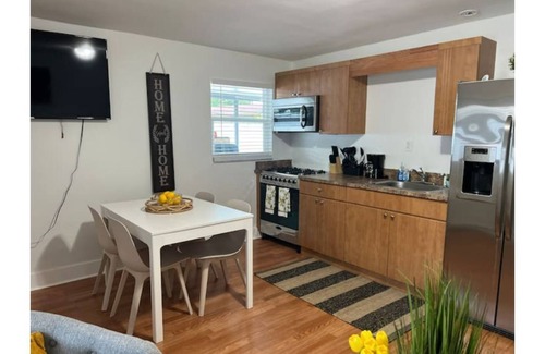 Hialeah House | Beautiful apartment close to the airport, the beach and recreation sites.