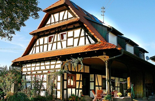 Neuried Villa | Beautiful apartment in villa for 4 guests with WIFI, TV, patio and parking