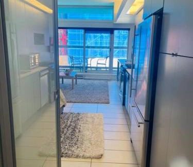 Gastown Apartment | Beautiful apartment downtown, mins to rogers arena, stadium, restaurants, shops