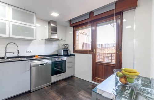 Barakaldo Apartment | Beautiful apartment for BEC, Bilbao BBK Live and close to beaches