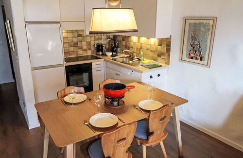 Schluein Apartment | Beautiful apartment for 5 guests with WIFI, TV, patio, pets allowed, panoramic view and parking