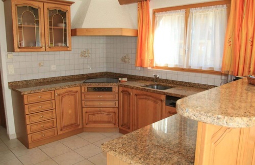 Saas Grund Apartment | Beautiful apartment for 7 guests with WIFI, TV and balcony