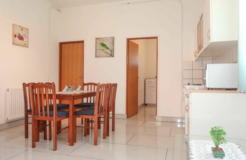 Cesarica Apartment | Beautiful apartment for 8 guests with A/C, pool, WIFI, TV and terrace