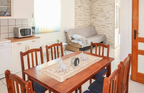 Cesarica Apartment | Beautiful apartment for 8 guests with A/C, pool, WIFI, TV and terrace