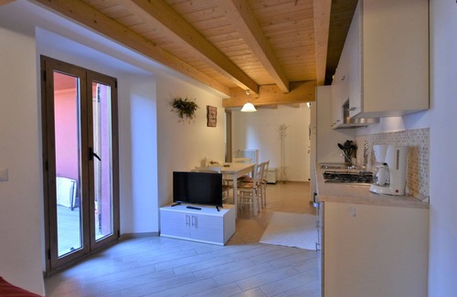 Pedesina Apartment | Beautiful apartment for 5 people with WIFI, TV, terrace, pets allowed and parking