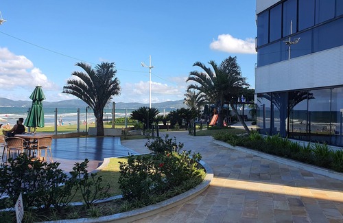 Itapema Apartment | Beautiful apartment facing the sea