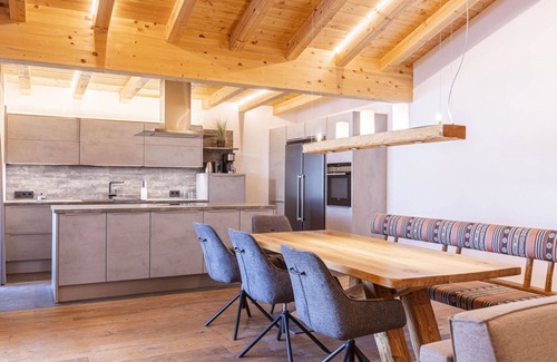 Lermoos Apartment | Beautiful apartment for 6 people with WIFI, hot tub, TV, terrace, panoramic view and parking