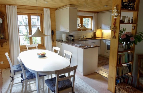 Lauenen Apartment | Beautiful apartment for 6 guests with WIFI and pets allowed