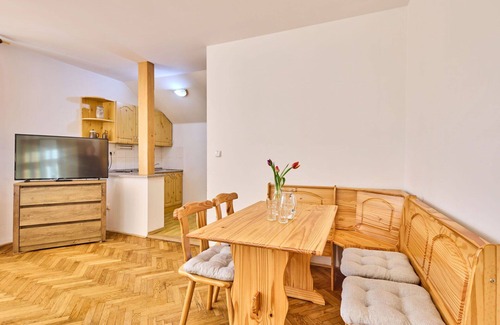 Janske Lazne Apartment | Beautiful apartment for 5 guests with WIFI, TV and parking