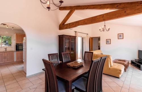 Cervione Apartment | Beautiful apartment for 6 people with A/C, WIFI, TV, terrace, pets allowed and panoramic view