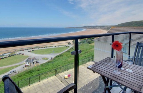 Putsborough Apartment | Beautiful apartment for 4 people with WIFI, pool, TV, terrace and parking