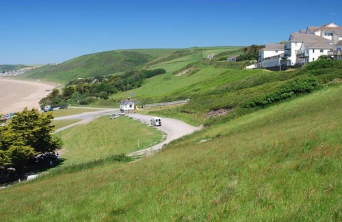 Putsborough Apartment | Beautiful apartment for 4 people with WIFI, pool, TV, terrace and parking