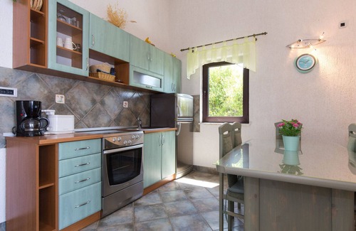 Senj Apartment | Beautiful apartment for 4 guests with WIFI, A/C, TV, terrace and pets allowed