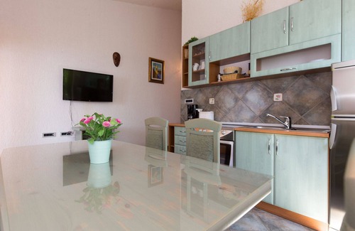 Senj Apartment | Beautiful apartment for 4 guests with WIFI, A/C, TV, terrace and pets allowed