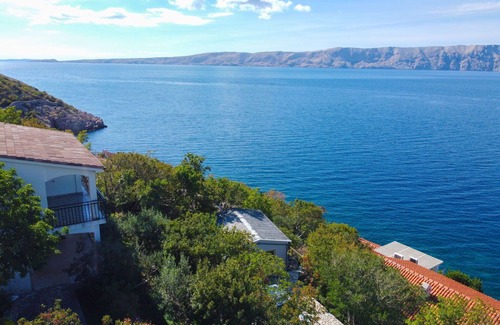 Senj Apartment | Beautiful apartment for 4 guests with WIFI, A/C, TV, terrace and pets allowed