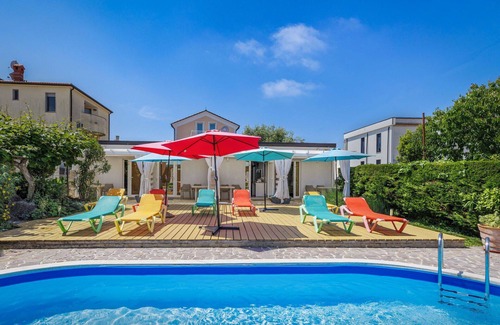 Murine Apartment | Beautiful apartment for 5 people with WIFI, A/C, pool, TV, terrace and parking