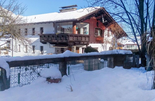 Axams Apartment | Beautiful apartment for 2 guests with WIFI, TV, pets allowed and parking
