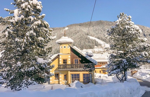 Gnesau Apartment | Beautiful apartment for 5 people with hot tub, WIFI, TV, patio, pets allowed and parking