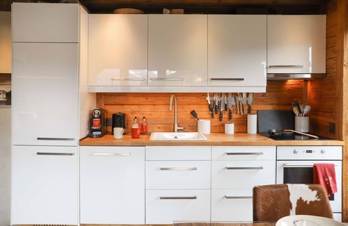 Verbier Apartment | Beautiful apartment for 6 guests with WIFI, TV, terrace, pets allowed and parking