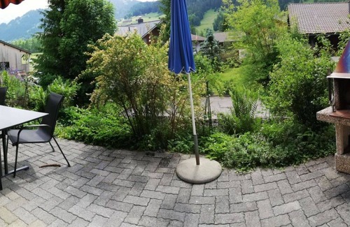 Lenk Apartment | Beautiful apartment for 6 guests with TV, balcony, pets allowed and parking