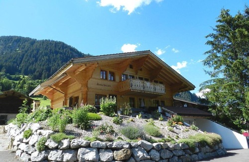 Gsteig Apartment | Beautiful apartment for 6 people with WIFI, balcony and pets allowed