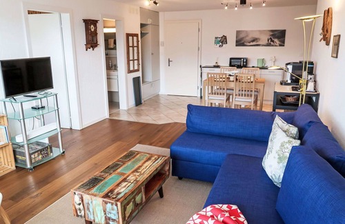 Trin Apartment | Beautiful apartment for 2 people with WIFI, TV, balcony, pets allowed, panoramic view and parking