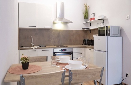 Jachymov Apartment | Beautiful apartment for 5 guests with WIFI, TV, terrace, pets allowed and parking
