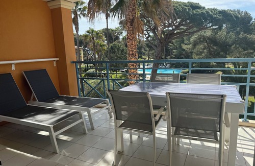 Giens Apartment | BEAUTIFUL APARTMENT FOR 6 PEOPLE ON THE WATER